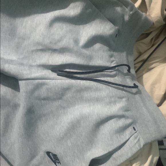 womens nike track pants. zipper on both ankles, never worn, got them wrong size. - Picture 3 of 6